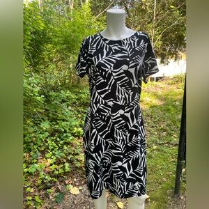 Old Navy L Large Soft Black and White Leaf Print Dress Midi Back Zip